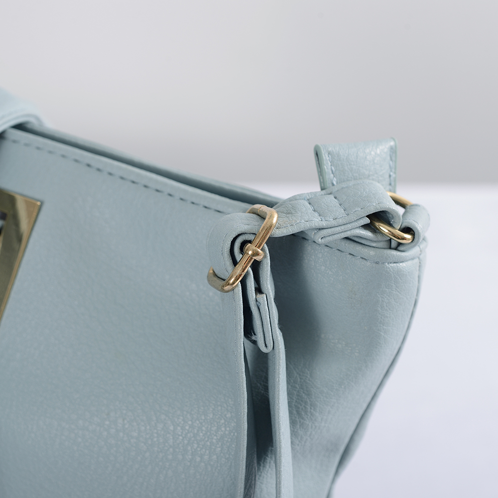Lady népszerű cross body táska világos színű és könnyű négyzet alakú táska